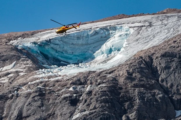 Italy tìm thấy 8 nạn nhân còn sống trong vụ lở băng trên dãy Alps