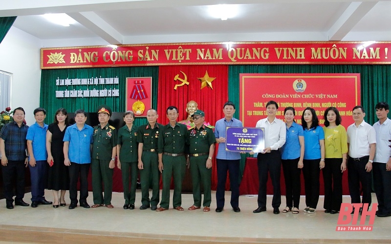 Phó Chủ tịch Tổng LĐLĐ Việt Nam Ngọ Duy Hiểu thăm, tặng quà tại Trung tâm chăm sóc, nuôi dưỡng người có công Thanh Hóa