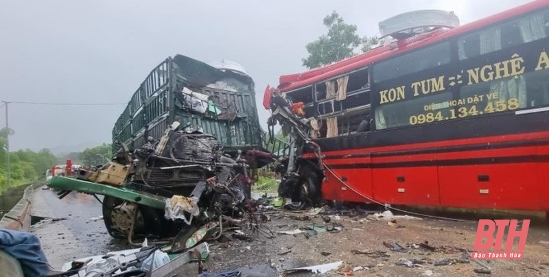 Khẩn trương khắc phục hậu quả vụ TNGT tại Như Xuân làm hai lái xe tử vong