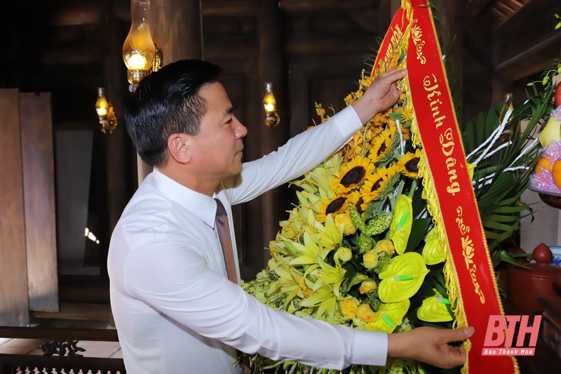 Bí thư Tỉnh ủy Đỗ Trọng Hưng dâng hoa, dâng hương tại Khu di tích lịch sử cách mạng Yên Trường