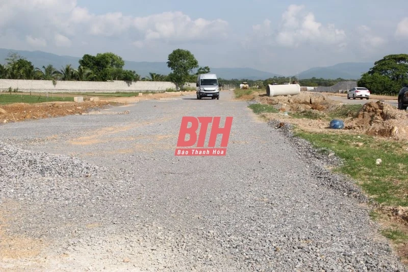 Phó Chủ tịch Thường trực UBND tỉnh Nguyễn Văn Thi chỉ đạo tháo gỡ vướng mắc giải phóng mặt bằng các dự án trọng điểm tại thị xã Nghi Sơn