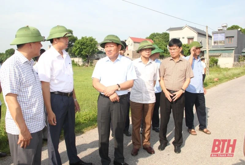 Phó Chủ tịch Thường trực UBND tỉnh Nguyễn Văn Thi chỉ đạo tháo gỡ vướng mắc giải phóng mặt bằng các dự án trọng điểm tại thị xã Nghi Sơn