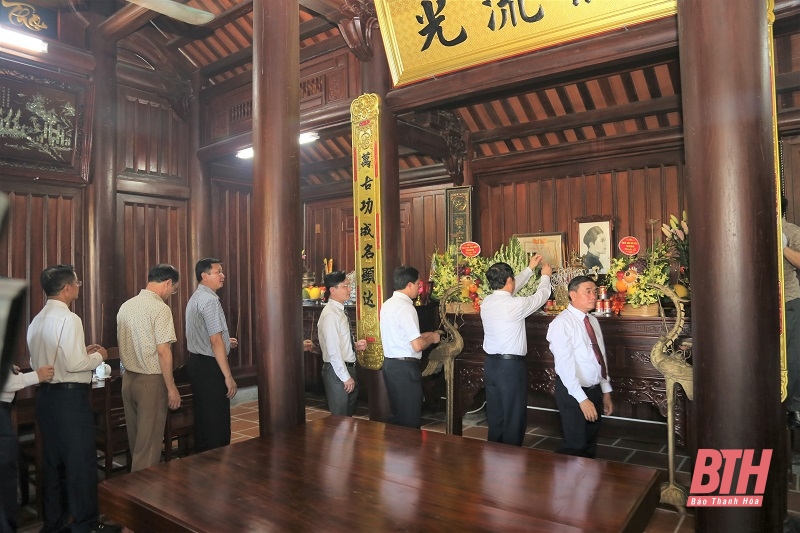 Chủ tịch UBND tỉnh Đỗ Minh Tuấn dâng hương tại Cụm di tích lịch sử cách mạng Hàm Hạ