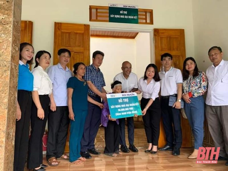 MTTQ huyện Vĩnh Lộc trao nhà đại đoàn kết cho hộ nghèo