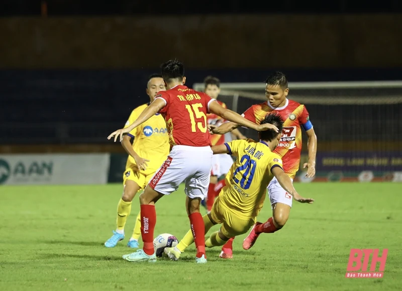 Đông Á Thanh Hóa giành 1 điểm quý giá trên sân Vinh