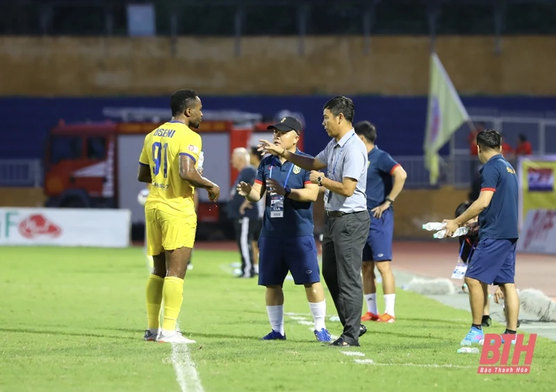 Đông Á Thanh Hóa giành 1 điểm quý giá trên sân Vinh