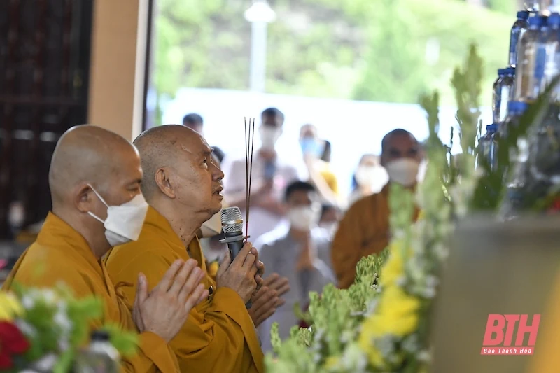 Xúc động ngày lễ Vu Lan báo hiếu tại Thiền viện Trúc Lâm Hàm Rồng