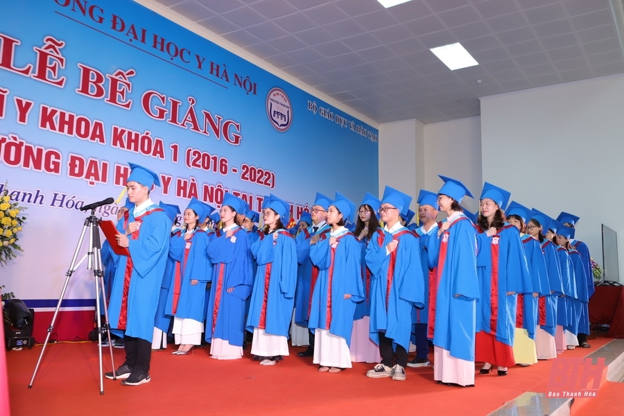 73 sinh viên khóa đầu tiên hoàn thành chương trình đào tạo tại Phân hiệu Trường Đại học Y Hà Nội tại Thanh Hóa