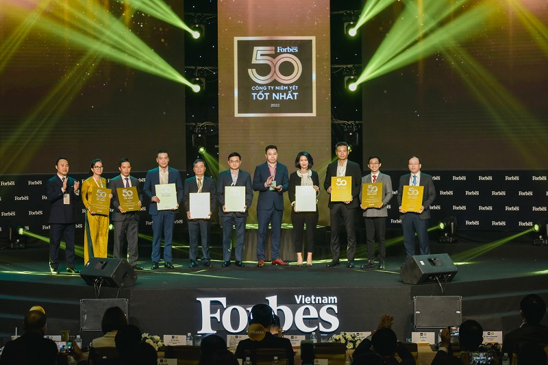 Vinamilk 10 năm liền góp mặt trong Top 50 doanh nghiệp niêm yết tốt nhất của Forbes Việt Nam