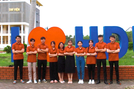 Khen thưởng sinh viên và giảng viên đạt thành tích xuất sắc tại Kỳ thi Olympic Toán học sinh viên và học sinh Việt Nam năm 2022