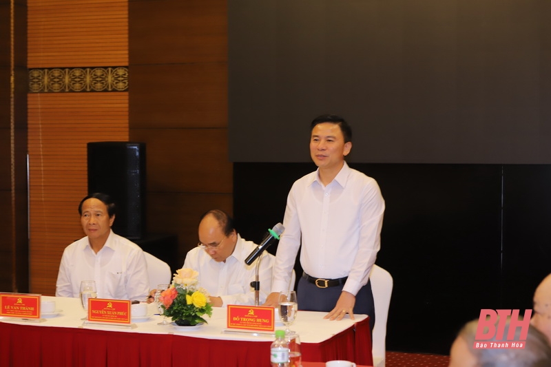 Chủ tịch nước Nguyễn Xuân Phúc gặp mặt thân mật các đồng chí nguyên lãnh đạo tỉnh Thanh Hóa qua các thời kỳ