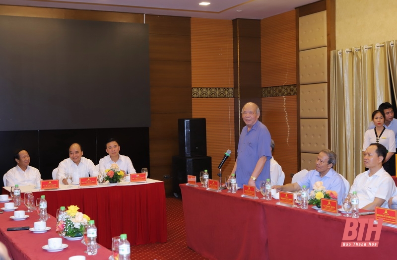 Chủ tịch nước Nguyễn Xuân Phúc gặp mặt thân mật các đồng chí nguyên lãnh đạo tỉnh Thanh Hóa qua các thời kỳ
