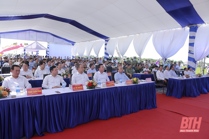 Chủ tịch nước Nguyễn Xuân Phúc dự Lễ khởi công xây dựng dự án đường Vạn Thiện đi Bến En