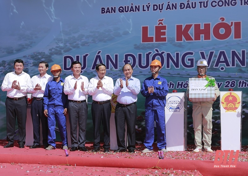 Chủ tịch nước Nguyễn Xuân Phúc dự Lễ khởi công xây dựng dự án đường Vạn Thiện đi Bến En