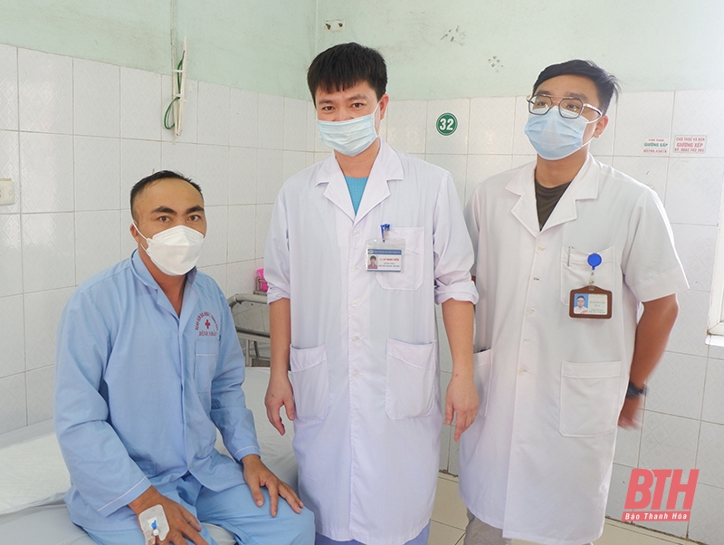 Phẫu thuật thành công bóc khối u lớn ở tủy sống và lồng ngực hiếm gặp