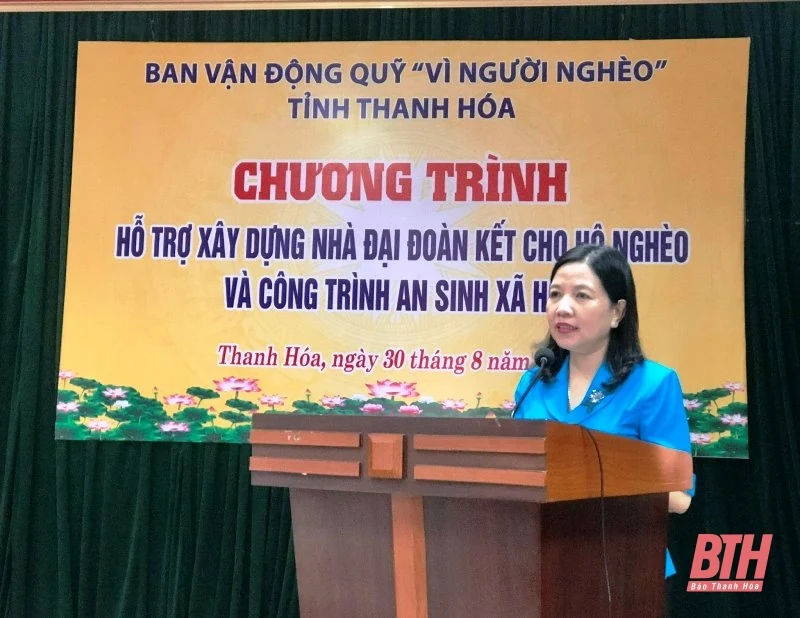 Tiếp nhận hỗ trợ xây dựng nhà đại đoàn kết cho hộ nghèo và công trình an sinh xã hội