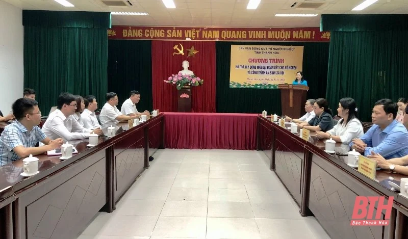 Tiếp nhận hỗ trợ xây dựng nhà đại đoàn kết cho hộ nghèo và công trình an sinh xã hội