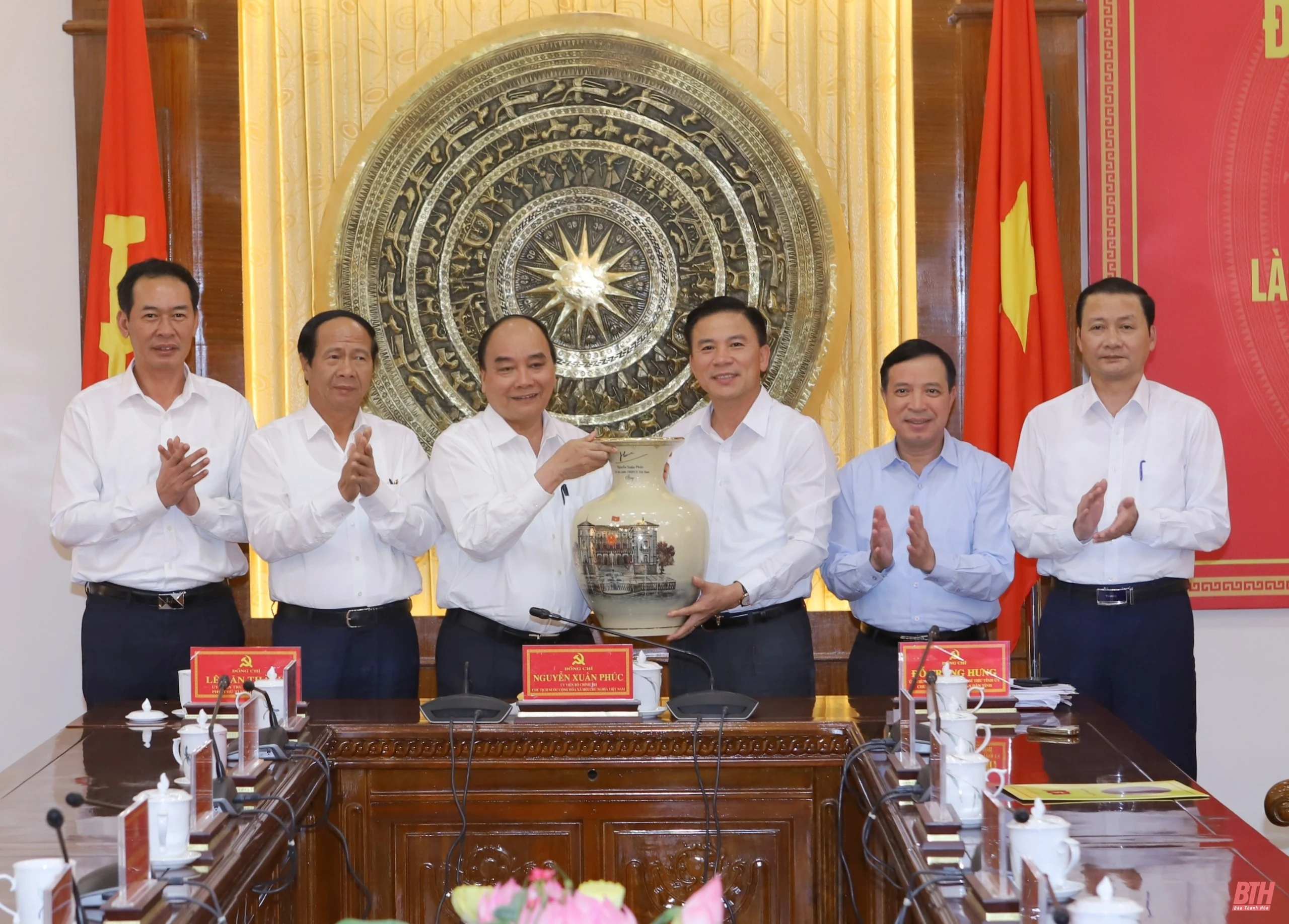 Chủ tịch nước Nguyễn Xuân Phúc làm việc với Ban Thường vụ Tỉnh ủy Thanh Hóa