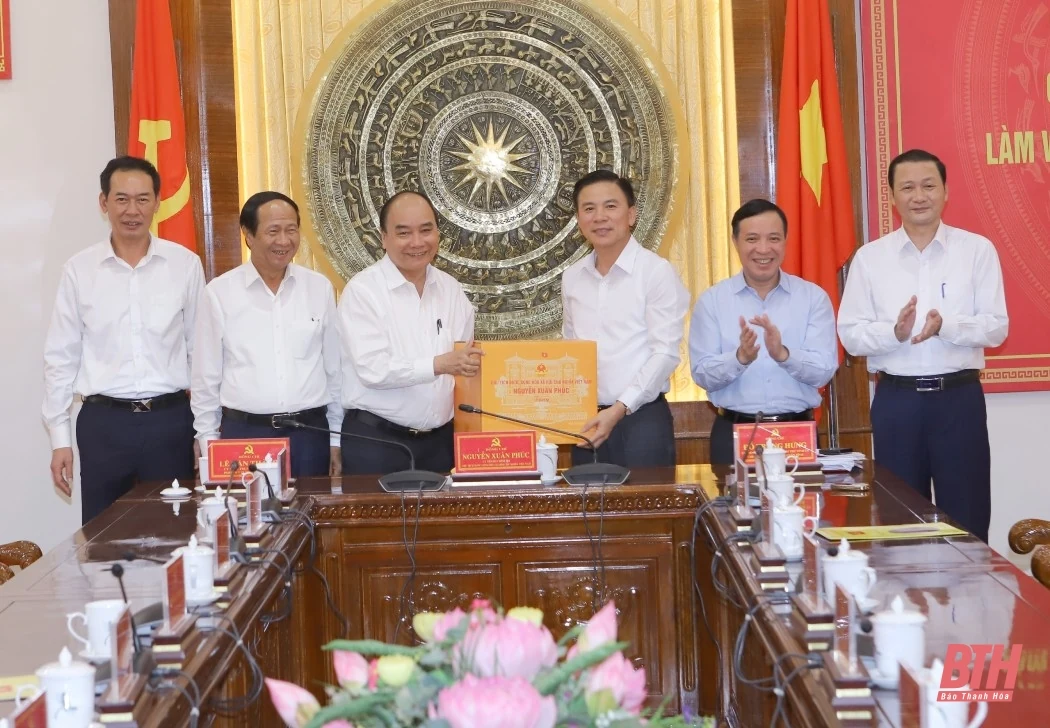 Chủ tịch nước Nguyễn Xuân Phúc làm việc với Ban Thường vụ Tỉnh ủy Thanh Hóa