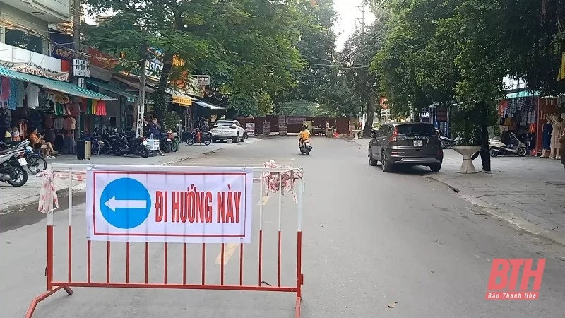 Xuất hiện tình trạng ùn tắc cục bộ sau phân luồng giao thông phục vụ sửa chữa cầu Sâng