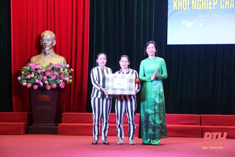 Truyền thông “Khởi nghiệp chắp cánh tương lai” cho phạm nhân nữ