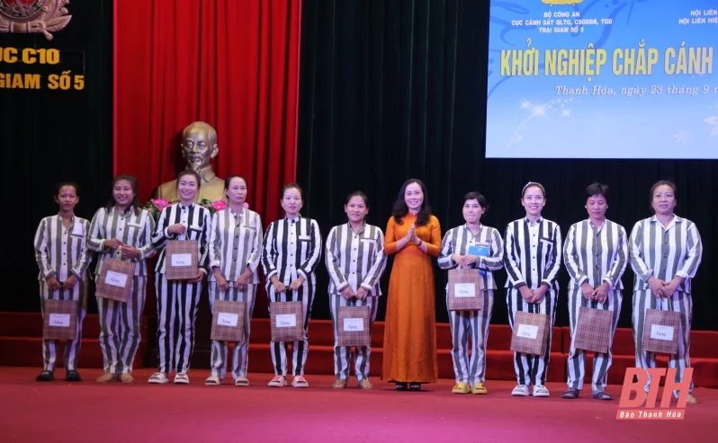 Truyền thông “Khởi nghiệp chắp cánh tương lai” cho phạm nhân nữ