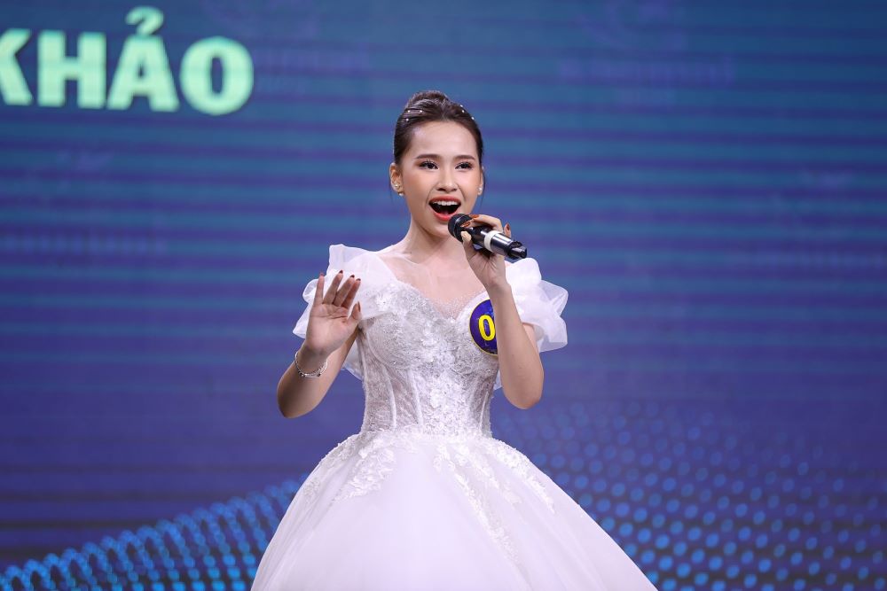 Giọng ca nữ xứ Thanh vượt qua thử thách đầu tiên ở Vòng chung kết toàn quốc Giải Sao Mai 2022