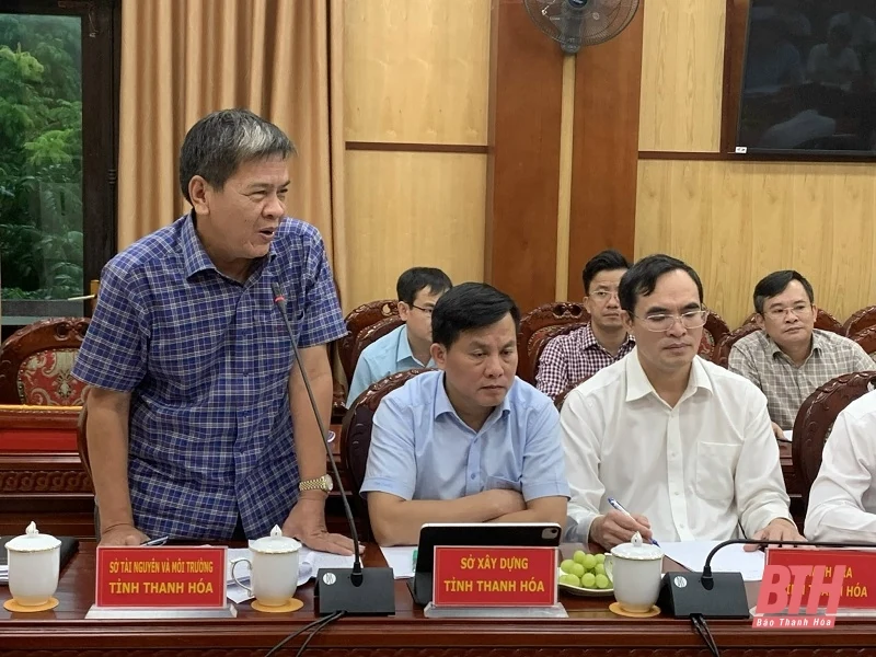 Phó Chủ tịch Thường trực UBND tỉnh Nguyễn Văn Thi làm việc với đoàn công tác tỉnh Tuyên Quang