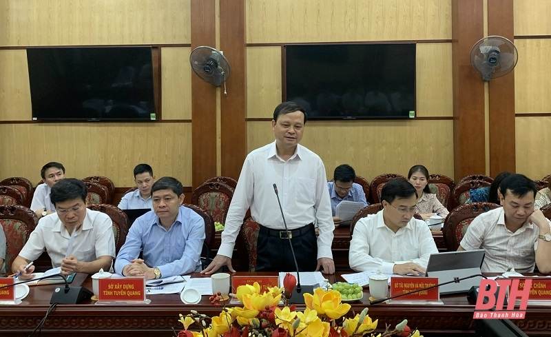 Phó Chủ tịch Thường trực UBND tỉnh Nguyễn Văn Thi làm việc với đoàn công tác tỉnh Tuyên Quang