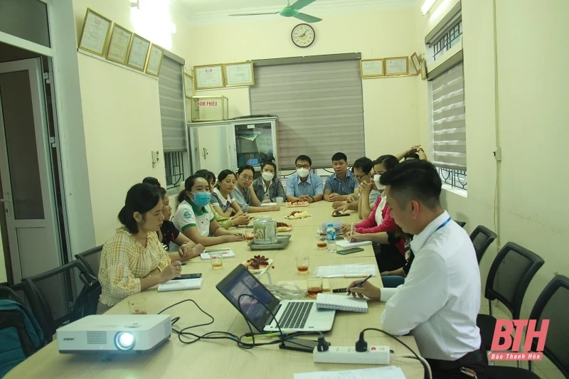 TYM chi nhánh Thanh Hóa chia sẻ kinh nghiệm với cán bộ Hội LHPN Lào
