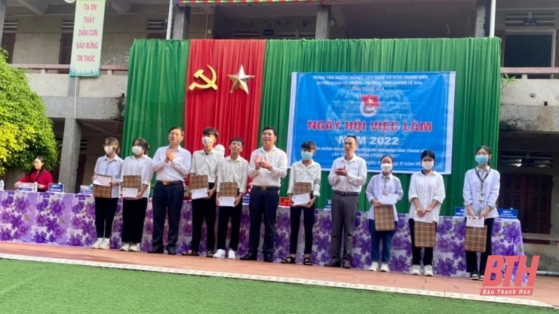Gần 1.500 đoàn viên, thanh niên , học sinh được tư vấn, hướng nghiệp tại Ngày hội việc làm