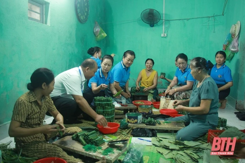TYM chi nhánh Thanh Hóa chia sẻ kinh nghiệm với cán bộ Hội LHPN Lào