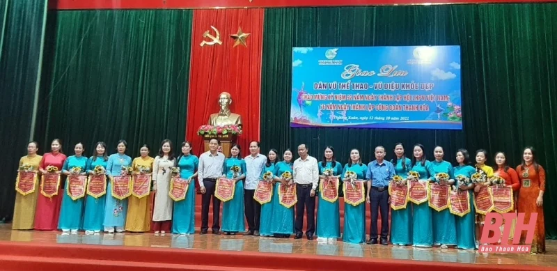 Thường Xuân: Giao lưu dân vũ thể thao - vũ điệu khỏe đẹp