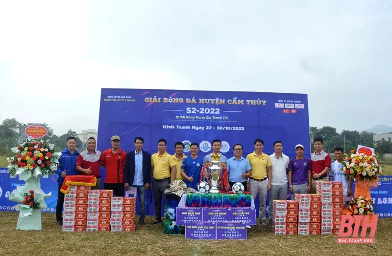 17 đội bóng tranh tài tại Giải bóng đá huyện Cẩm Thủy năm 2022