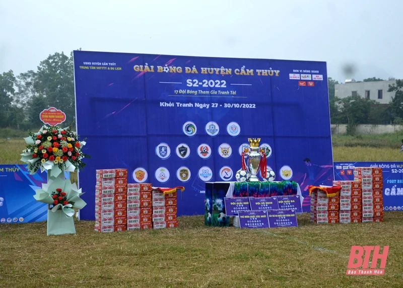 17 đội bóng tranh tài tại Giải bóng đá huyện Cẩm Thủy năm 2022