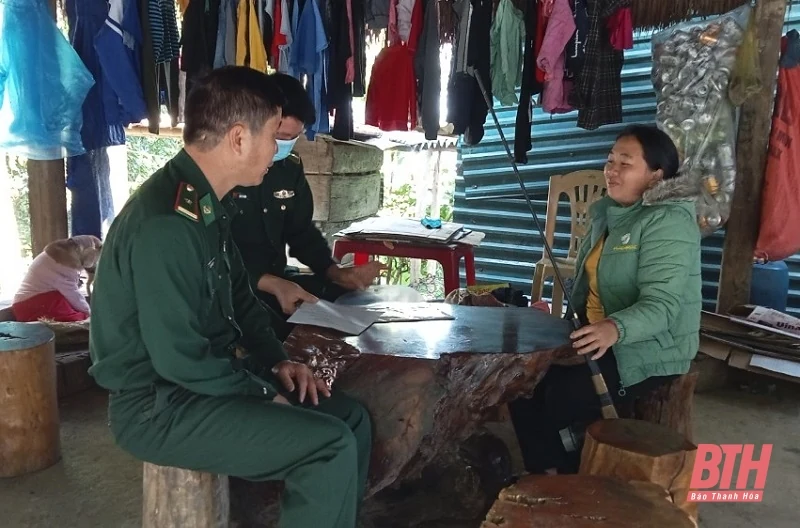 Tuyên truyền để người dân tự giác giao nộp vũ khí, vật liệu nổ ở Mường Lát