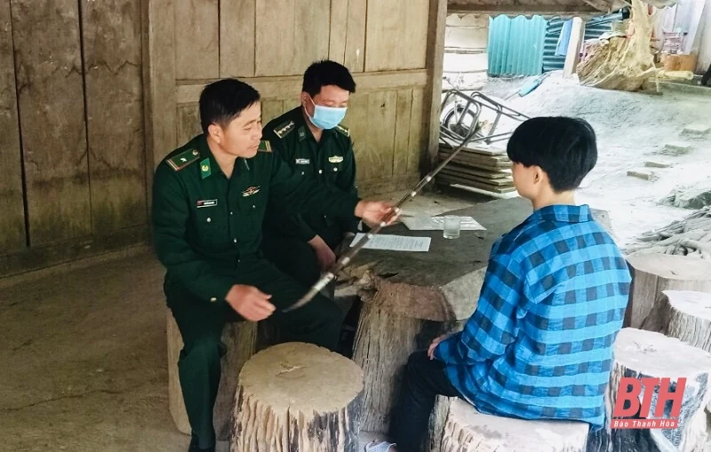 Tuyên truyền để người dân tự giác giao nộp vũ khí, vật liệu nổ ở Mường Lát