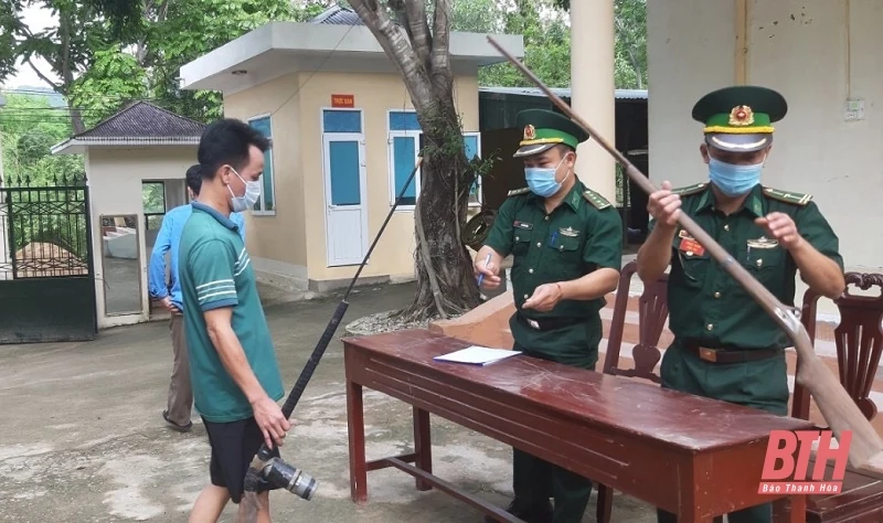 Tuyên truyền để người dân tự giác giao nộp vũ khí, vật liệu nổ ở Mường Lát