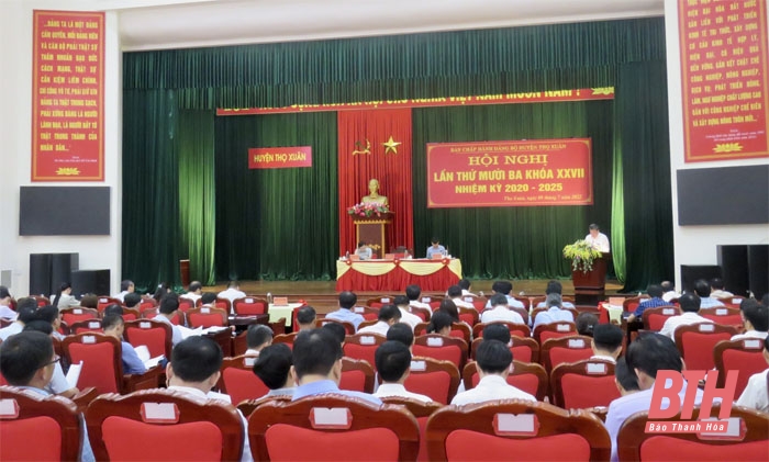 Đấu tranh với những biểu hiện “tự diễn biến”, “tự chuyển hóa”