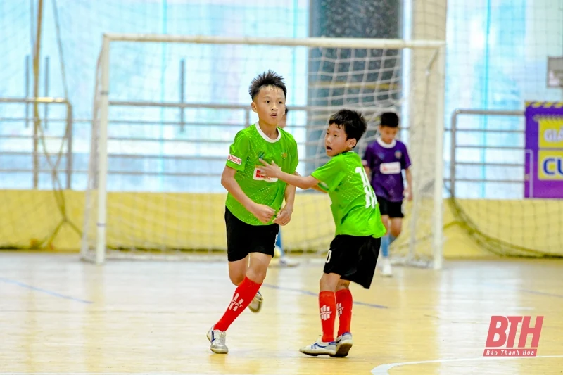 Vòng tứ kết lứa tuổi U10 giải Bóng đá Nhi đồng Cúp Báo Thanh Hóa: Hấp dẫn, kịch tính và đầy cảm xúc