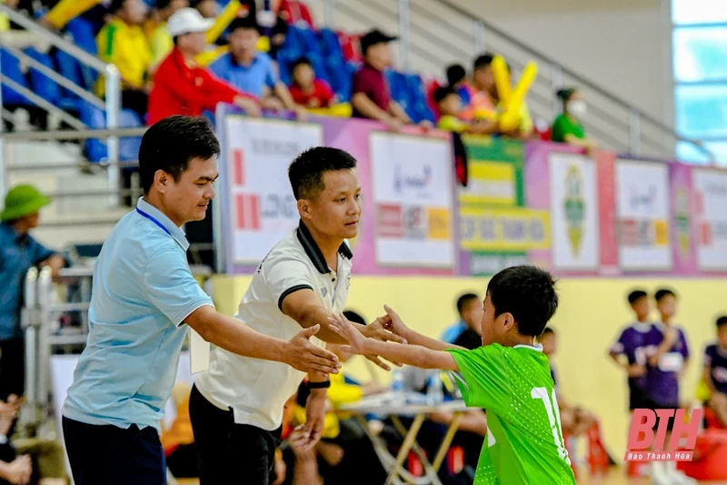Vòng tứ kết lứa tuổi U10 giải Bóng đá Nhi đồng Cúp Báo Thanh Hóa: Hấp dẫn, kịch tính và đầy cảm xúc