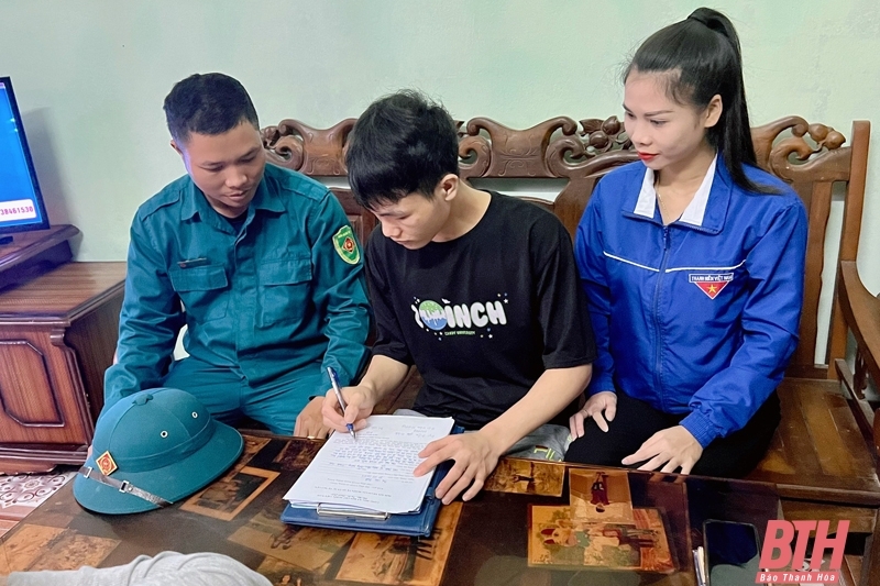 Nhiều thanh niên ở Quảng Xương viết đơn tình nguyện tham gia nghĩa vụ quân sự