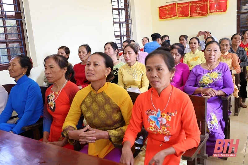 Phó Chủ tịch UBND tỉnh Lê Đức Giang dự Ngày hội Đại đoàn kết dân tộc tại khu dân cư Yên Thôn