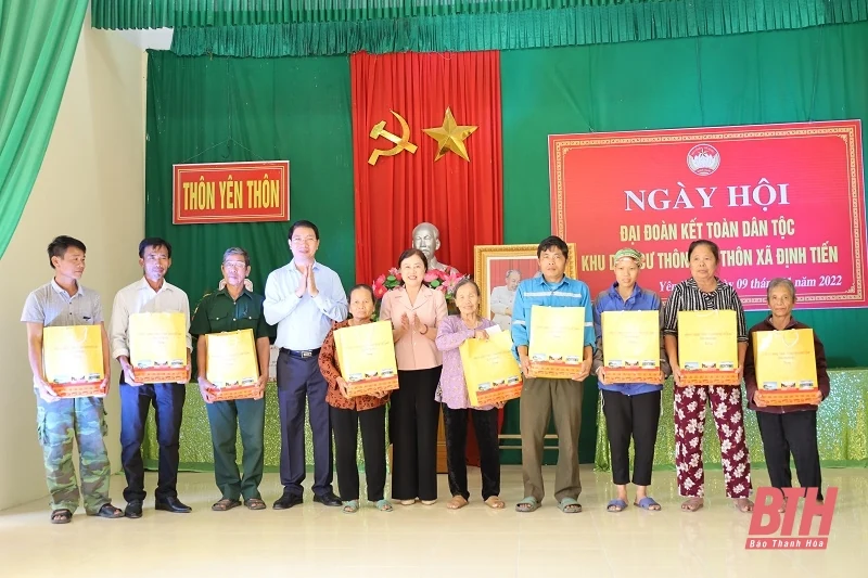 Phó Chủ tịch UBND tỉnh Lê Đức Giang dự Ngày hội Đại đoàn kết dân tộc tại khu dân cư Yên Thôn