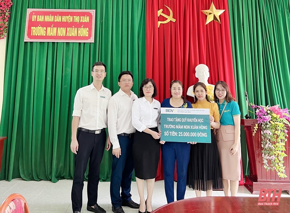BIDV Chi nhánh Lam Sơn trao Quỹ Khuyến học hơn 120 triệu đồng cho các trường 