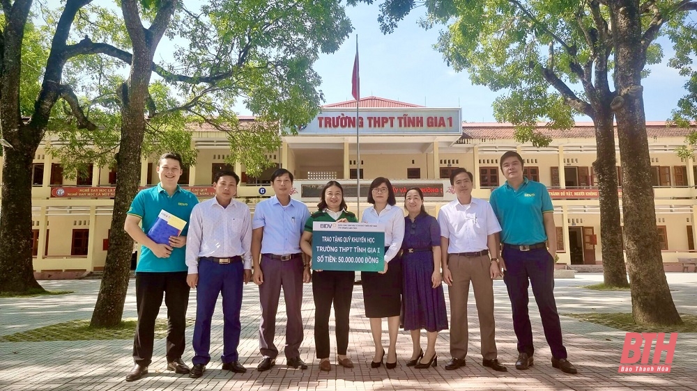 BIDV Chi nhánh Lam Sơn trao Quỹ Khuyến học hơn 120 triệu đồng cho các trường 