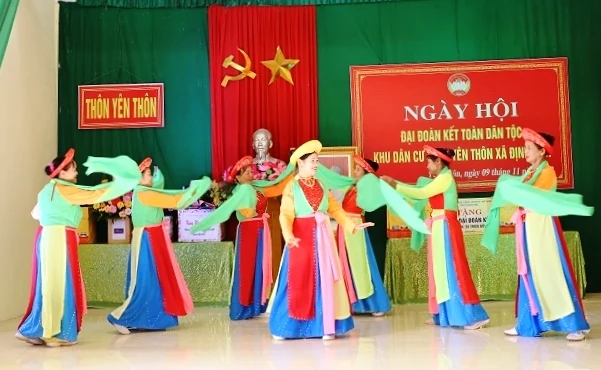 Phó Chủ tịch UBND tỉnh Lê Đức Giang dự Ngày hội Đại đoàn kết dân tộc tại khu dân cư Yên Thôn