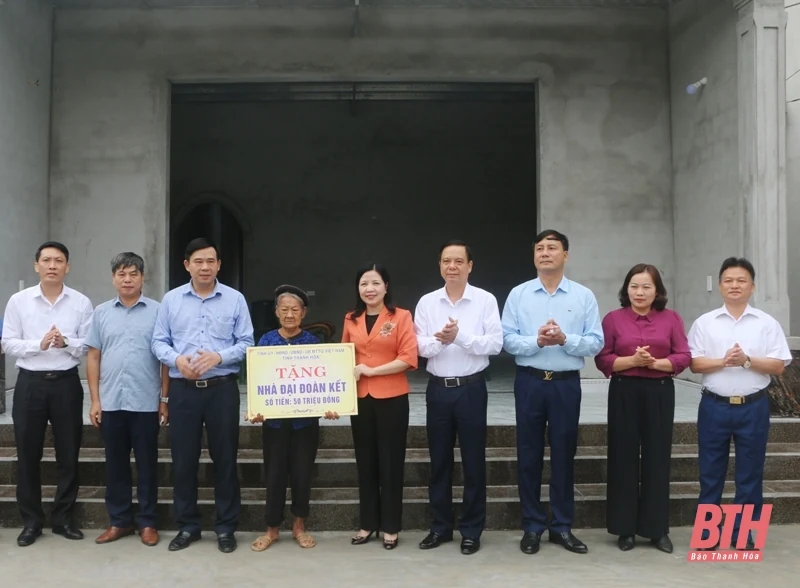 Trưởng ban Dân vận Tỉnh ủy, Chủ tịch Ủy ban MTTQ tỉnh Phạm Thị Thanh Thủy dự Ngày hội Đại đoàn kết toàn dân tộc với Nhân dân thôn Xuân Thành