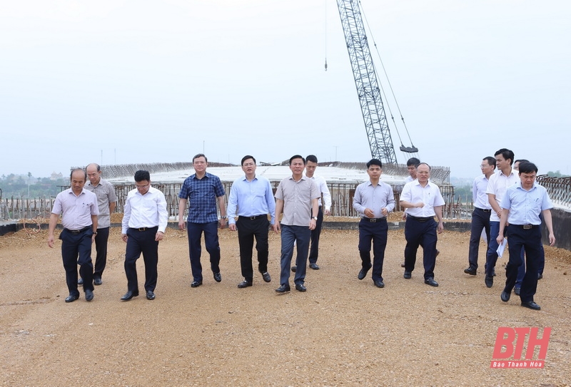 Bí thư Tỉnh ủy Đỗ Trọng Hưng kiểm tra một số tuyến kết nối đường bộ cao tốc Bắc - Nam với TP Thanh Hóa