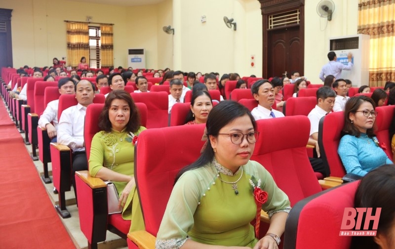 Yên Định: Vinh danh 40 thầy, cô giáo có đóng góp tiêu biểu